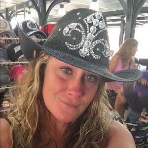 Meet your Posher, Lori