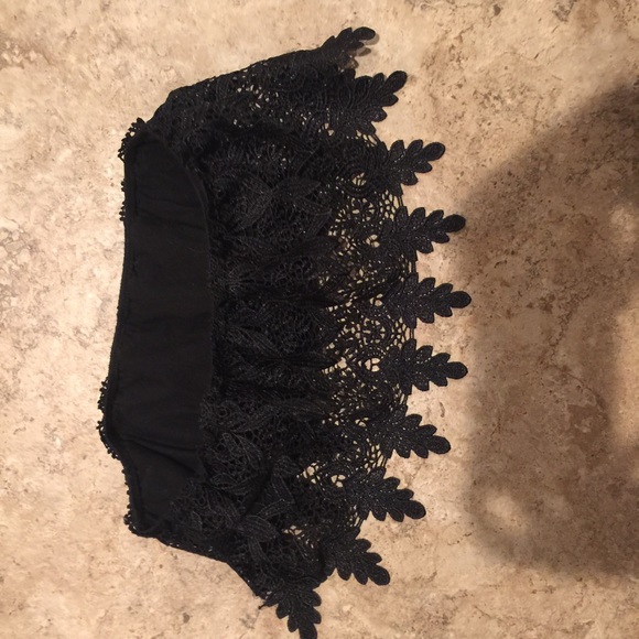 SOLD Lace top - Picture 2 of 2