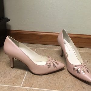 Ann Klein pale pink shoe