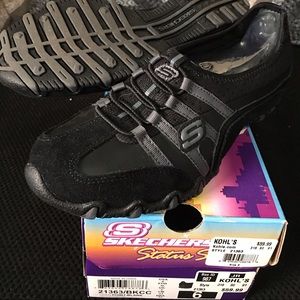 Skechers point-blank black sneaker size 6.