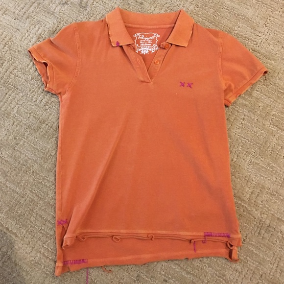 Orange collard cotton t-shirt.