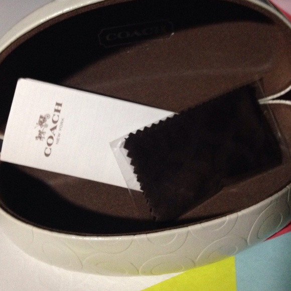 Brand new Coach cream Sunglass holder - Picture 3 of 4