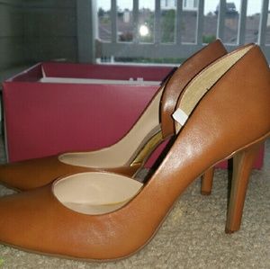 Never worn Classy business pumps