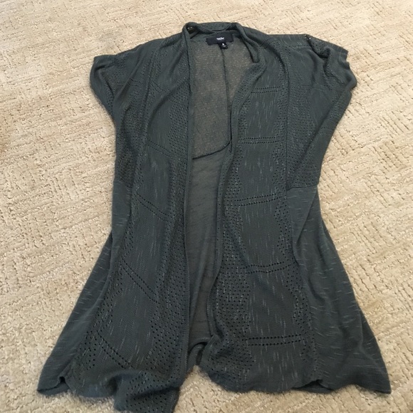 T-shirt cardigan sweater hunter green.