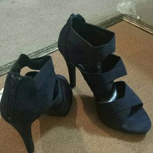 Navy Blue heels EXCELLENT CONDITION