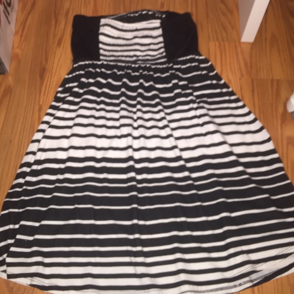 Dress - Picture 2 of 2