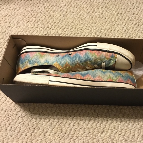 Converses - Picture 1 of 4