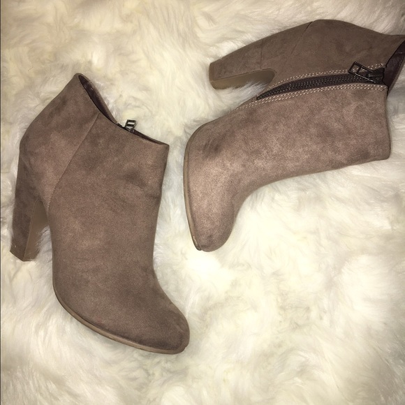 💕Candies Capennelope Taupe Booties (Boots)
