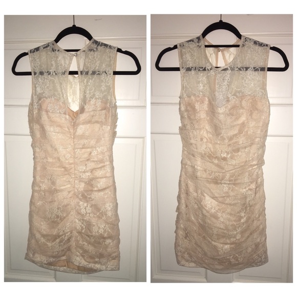 En Créme nude dress