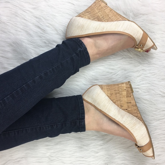 Tommy Hilfiger canvas and tan wedge peep toe heel - Picture 2 of 4