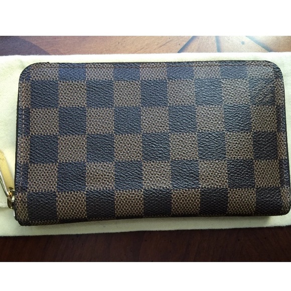 ❌SOLD!!❌ Authentic Louis Vuitton Compact Wallet - Picture 2 of 4