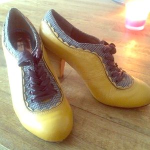 Size 7.5 Poetic Licence pumps