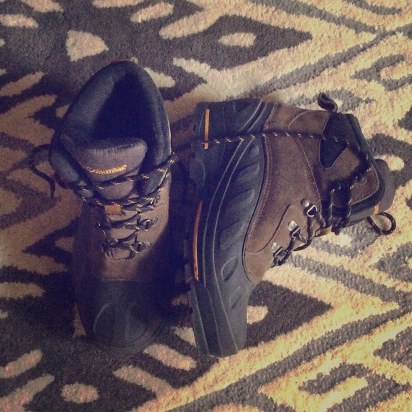 Columbia Shoes - BRAND NEW Columbia snow boots