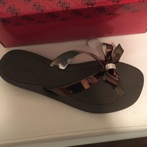 Guess Flip Flops Size 7