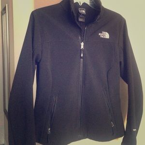🌧❄️Waterproof 🌧❄️North Face Jacket - small