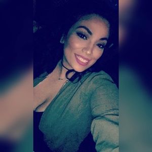 Meet your Posher, Ena