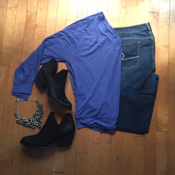American Eagle Blue & Silver V-Neck