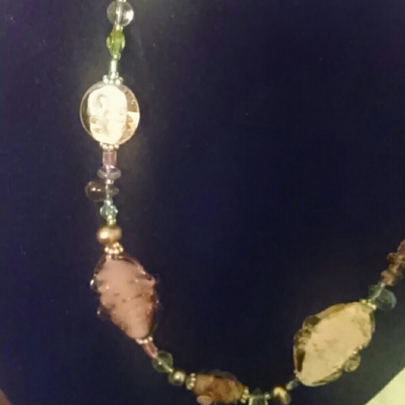 BEAUTIFUL HAND PAINTED BEADED NECKLACE - Picture 2 of 3