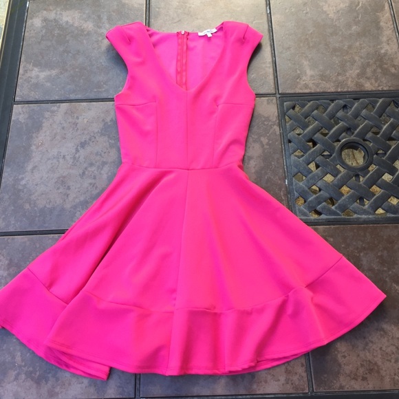 Tailored Bodycon Skater Dress w Geometric Detail