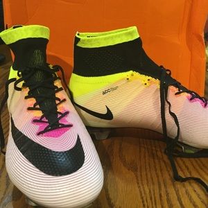 NEW NIKE CLEATS