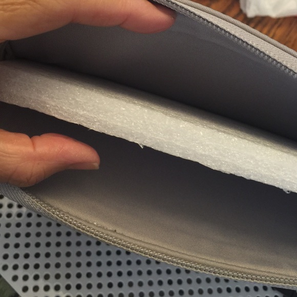 Marc by Marc Jacobs Gravel grey Neoprene IPad NEW - Picture 4 of 4