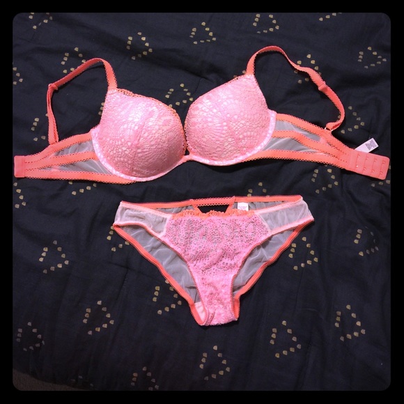 Victoria secret padded Demi bra NWOT