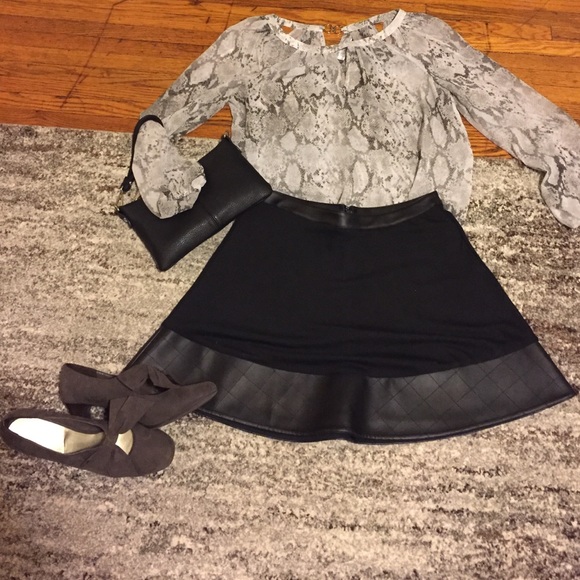 ⚡️Black Skirt ... Like new