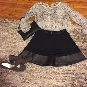 ⚡️Black Skirt ... Like new