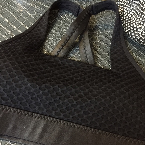 Limited edition Lorna Jane thrill seeker sport bra - Picture 6 of 6