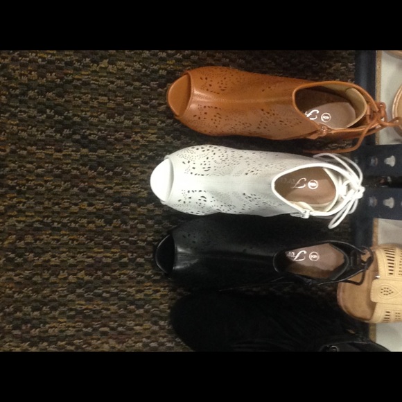 Available in all 3 colors - Picture 1 of 4