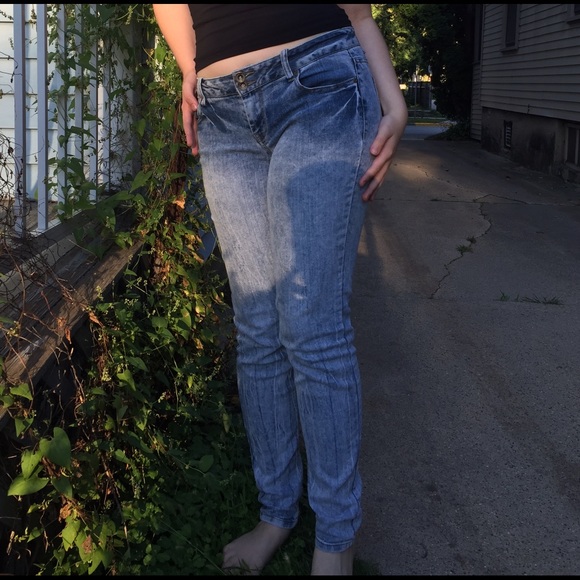 LOW RISE STONE WASH LOVESICK JEANS