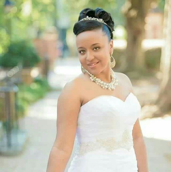 Galina Signature Wedding Gown - Picture 1 of 3