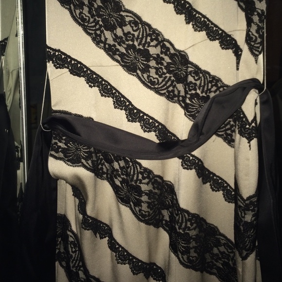 Dress - Picture 2 of 3