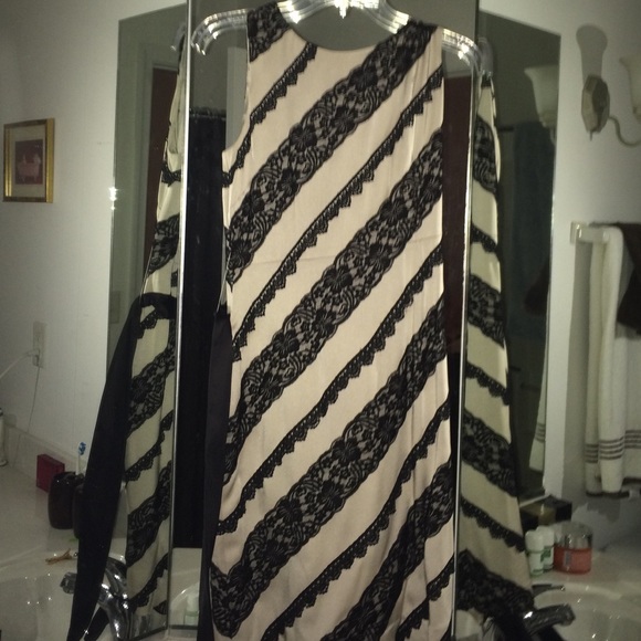 Dress - Picture 3 of 3