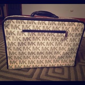 Micheal kors briefcase cream color