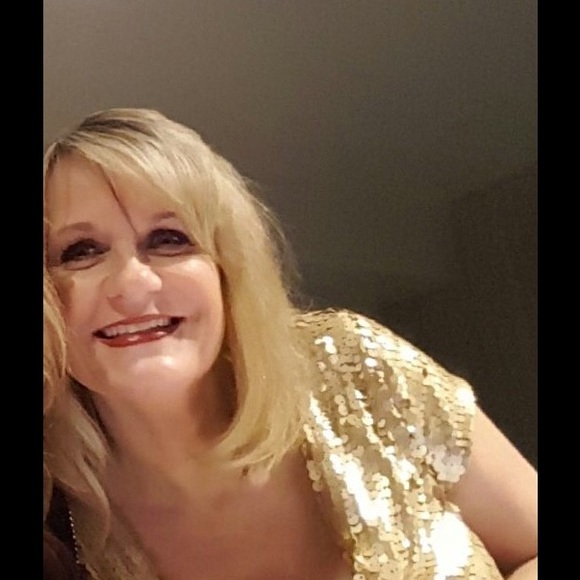 Meet your Posher, Pam - Picture 3 of 3