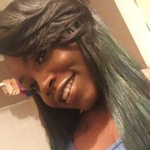 Meet your Posher, Canesha