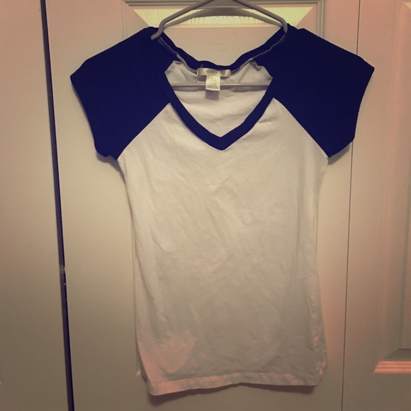 White and black tee
