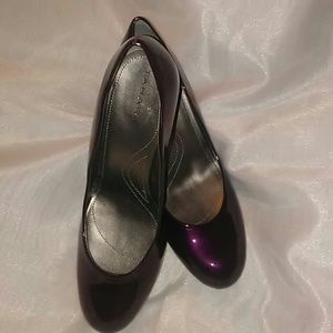 Beautiful Tahari Kimoni Violet High Heels