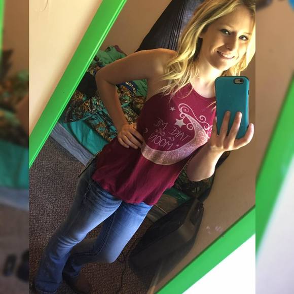 Meet your Posher, Tierra - Picture 1 of 1