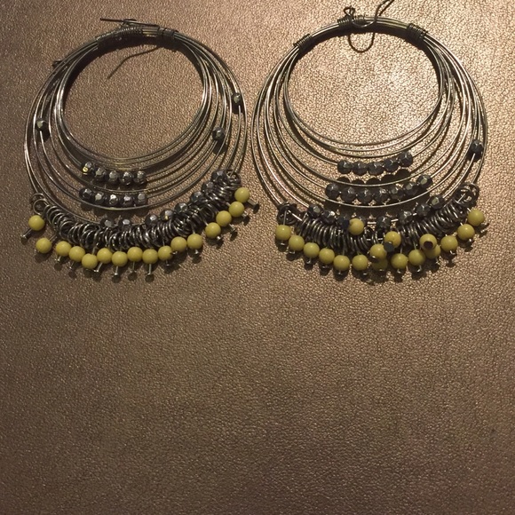 Set of hoop earrings with silver and yellow beads