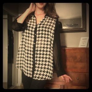  BCBGMaxAzria Black Houndstooth Blouse BCBGMaxAzria Black Houndstooth Blouse 