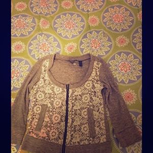 Cute cardigan from Buckle,perfect shape