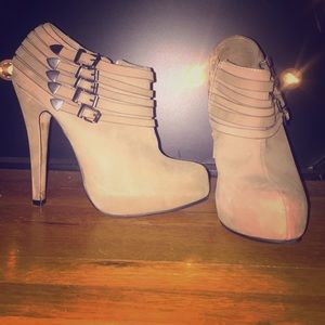 ALDO tan suede bootie heels size 7
