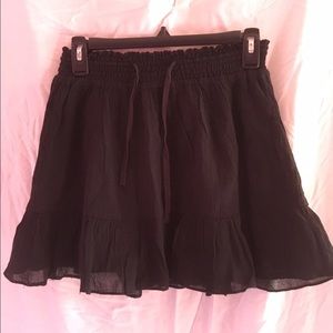 Black skirt. Never worn. Size medium.