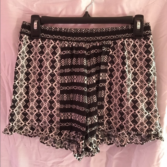 Black & white printed shorts