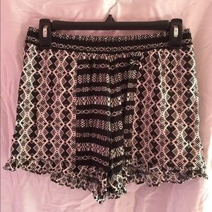 Black & white printed shorts