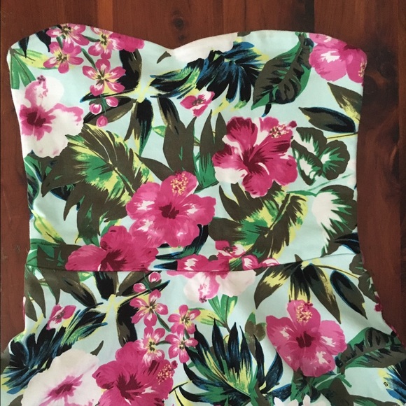 NWT Express Tropical Floral Tube Peplum