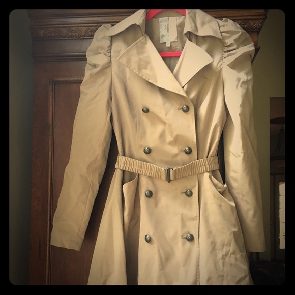 Jennifer Lopez trench coat