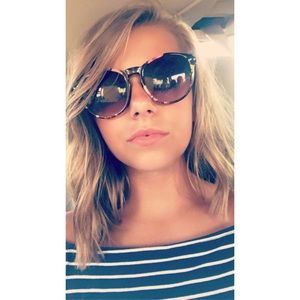 Meet your Posher, Alivia